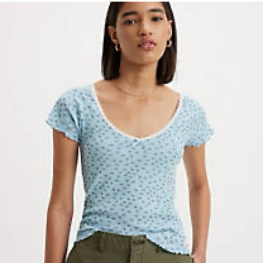 Levi’s Ditsy Floral V Neck T-shirt Baby Blue
